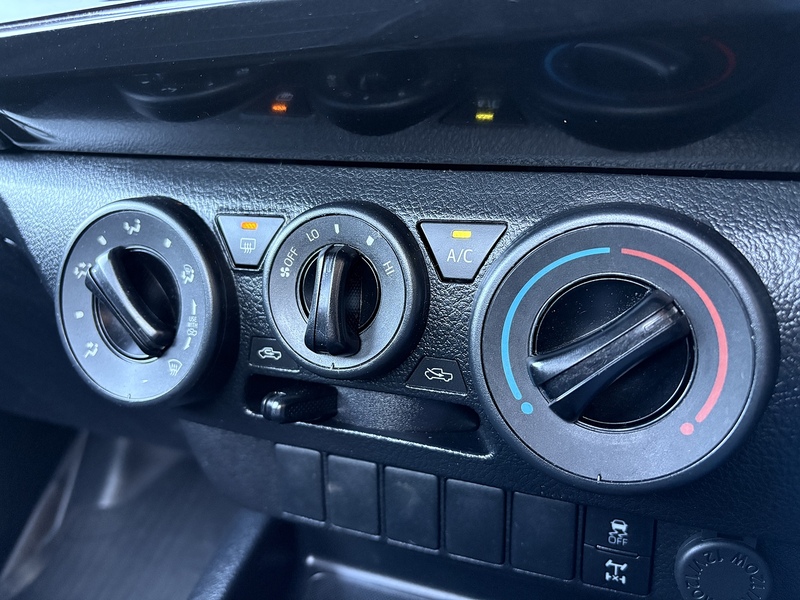 Toyota 2.4 D-4D Active Pickup 2dr Diesel Manual 4WD Euro 6 (150 ps)