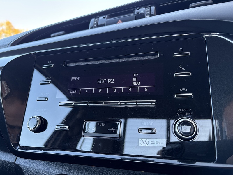 Toyota 2.4 D-4D Active Pickup 2dr Diesel Manual 4WD Euro 6 (150 ps)