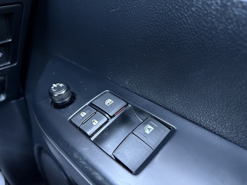 Toyota 2.4 D-4D Active Pickup 2dr Diesel Manual 4WD Euro 6 (150 ps)