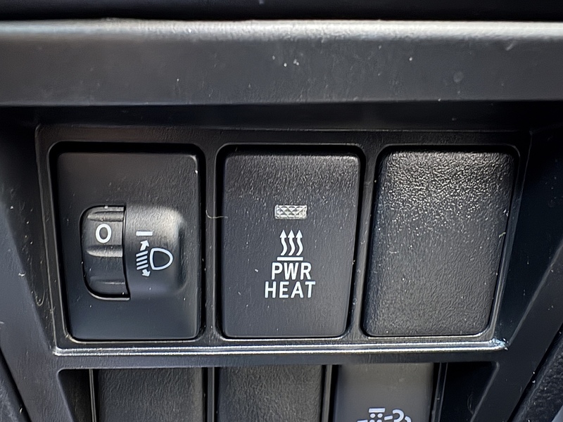 Toyota 2.4 D-4D Active Pickup 2dr Diesel Manual 4WD Euro 6 (150 ps)