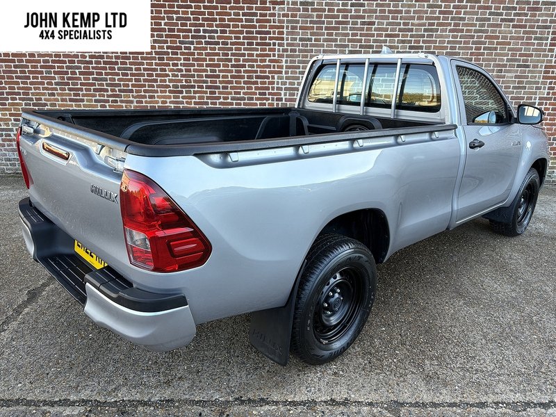 Toyota 2.4 D-4D Active Pickup 2dr Diesel Manual 4WD Euro 6 (150 ps)