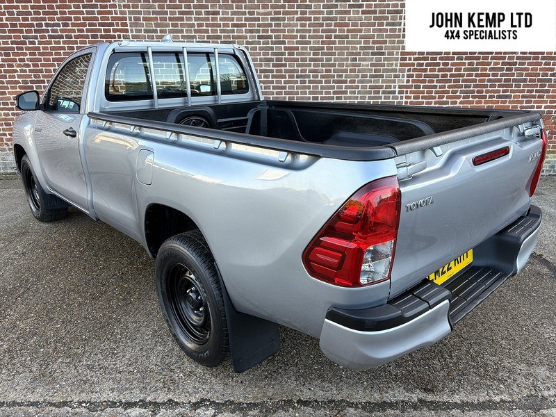Toyota 2.4 D-4D Active Pickup 2dr Diesel Manual 4WD Euro 6 (150 ps)