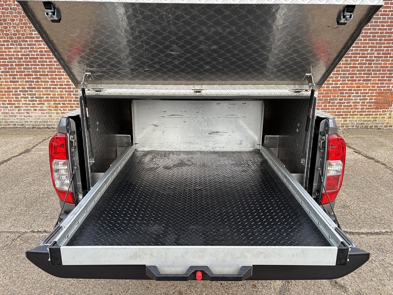 Nissan 2.3 dCi Tekna Pickup Double Cab 4dr Diesel Auto 4WD Euro 6 (190 ps)