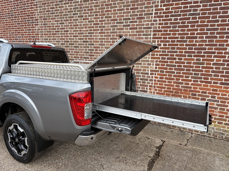 Nissan 2.3 dCi Tekna Pickup Double Cab 4dr Diesel Auto 4WD Euro 6 (190 ps)