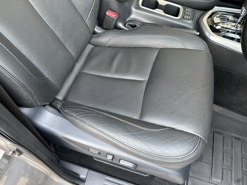 Nissan 2.3 dCi Tekna Pickup Double Cab 4dr Diesel Auto 4WD Euro 6 (190 ps)