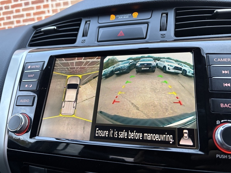 Nissan 2.3 dCi Tekna Pickup Double Cab 4dr Diesel Auto 4WD Euro 6 (190 ps)