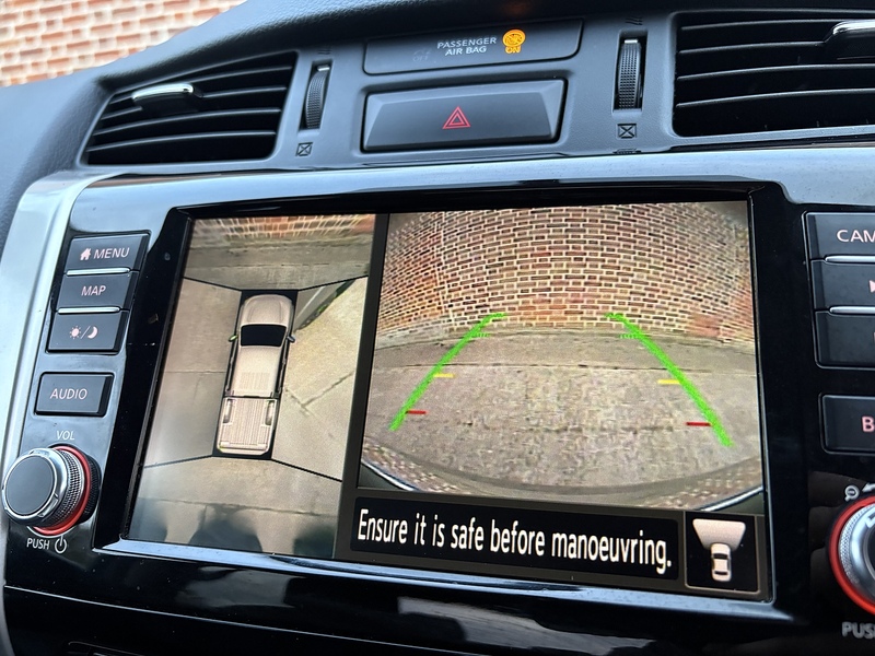 Nissan 2.3 dCi Tekna Pickup Double Cab 4dr Diesel Auto 4WD Euro 6 (190 ps)