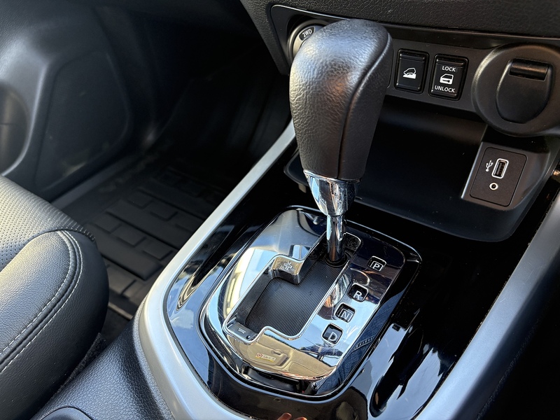 Nissan 2.3 dCi Tekna Pickup Double Cab 4dr Diesel Auto 4WD Euro 6 (190 ps)