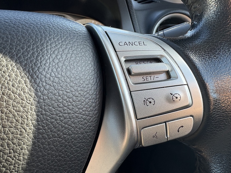 Nissan 2.3 dCi Tekna Pickup Double Cab 4dr Diesel Auto 4WD Euro 6 (190 ps)