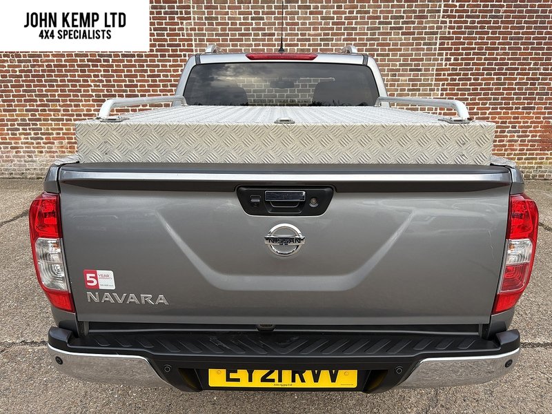 Nissan 2.3 dCi Tekna Pickup Double Cab 4dr Diesel Auto 4WD Euro 6 (190 ps)