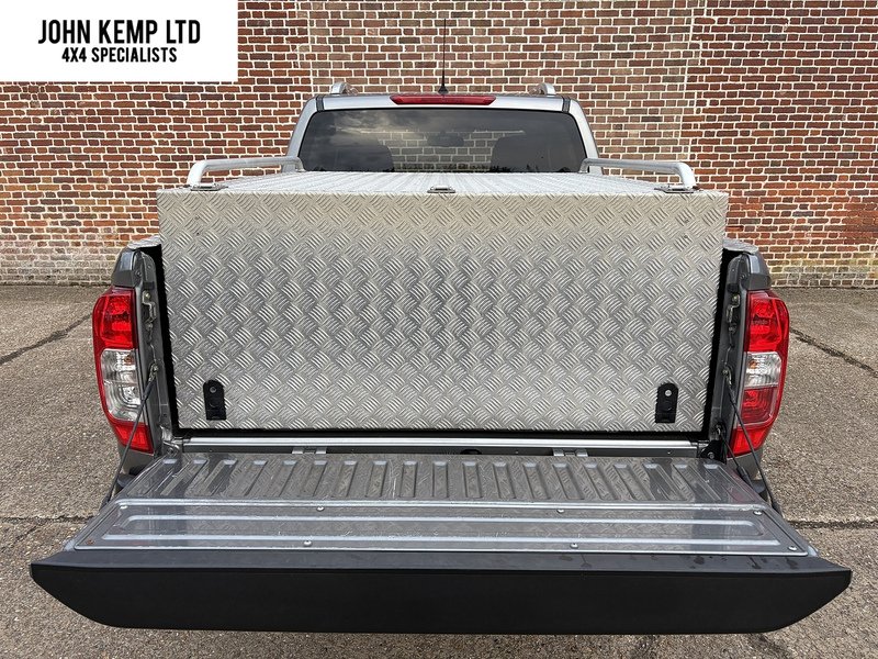 Nissan 2.3 dCi Tekna Pickup Double Cab 4dr Diesel Auto 4WD Euro 6 (190 ps)