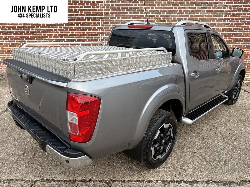 Nissan 2.3 dCi Tekna Pickup Double Cab 4dr Diesel Auto 4WD Euro 6 (190 ps)