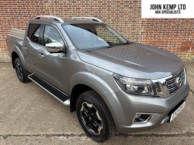 Nissan 2.3 dCi Tekna Pickup Double Cab 4dr Diesel Auto 4WD Euro 6 (190 ps)