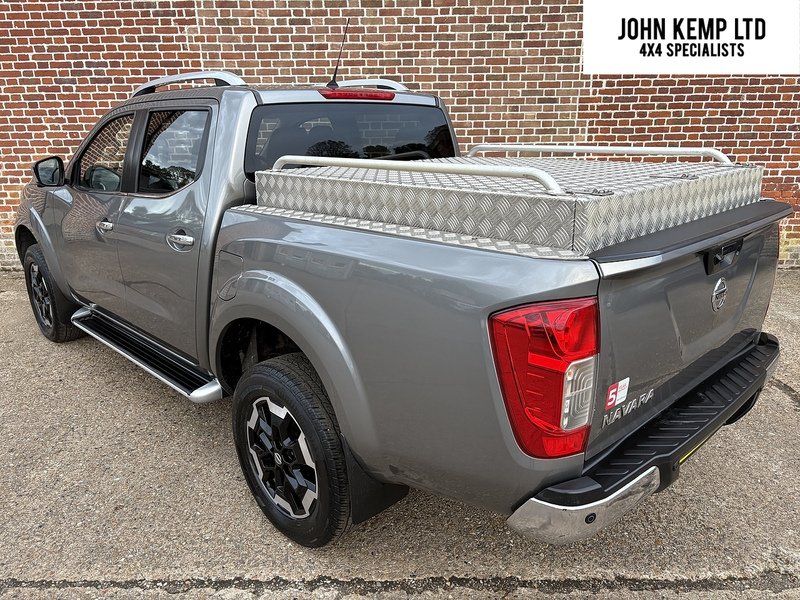 Nissan 2.3 dCi Tekna Pickup Double Cab 4dr Diesel Auto 4WD Euro 6 (190 ps)