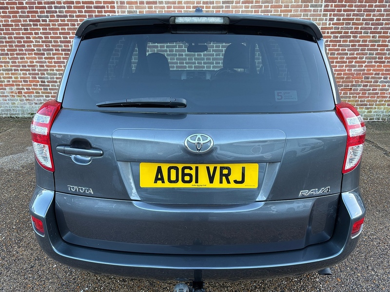 Toyota 2.2 D-4D XT-R SUV 5dr Diesel Manual 4WD Euro 5 (150 ps)