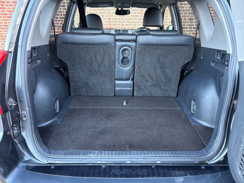 Toyota 2.2 D-4D XT-R SUV 5dr Diesel Manual 4WD Euro 5 (150 ps)