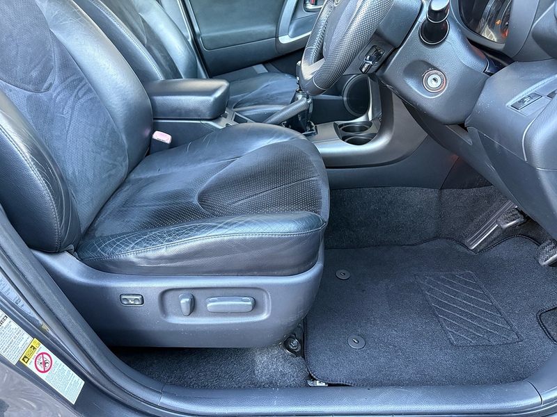 Toyota 2.2 D-4D XT-R SUV 5dr Diesel Manual 4WD Euro 5 (150 ps)