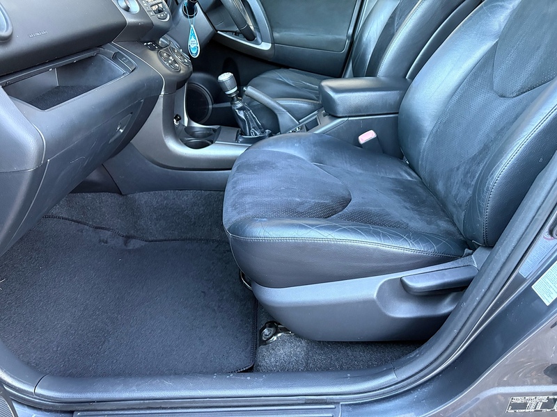 Toyota 2.2 D-4D XT-R SUV 5dr Diesel Manual 4WD Euro 5 (150 ps)