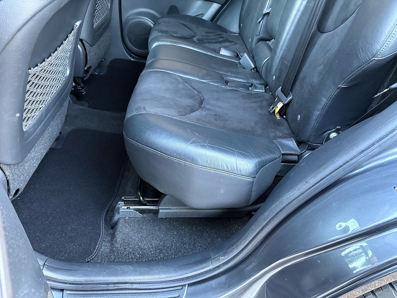 Toyota 2.2 D-4D XT-R SUV 5dr Diesel Manual 4WD Euro 5 (150 ps)