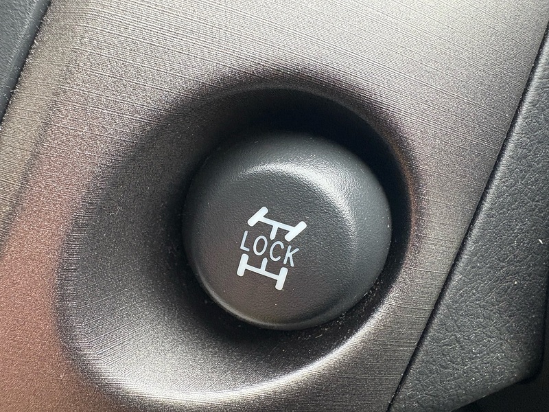 Toyota 2.2 D-4D XT-R SUV 5dr Diesel Manual 4WD Euro 5 (150 ps)