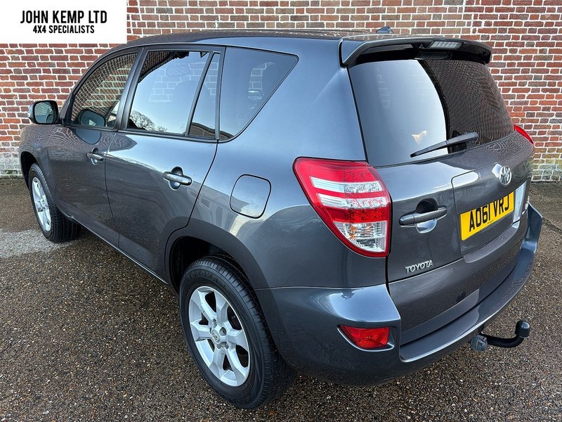 Toyota 2.2 D-4D XT-R SUV 5dr Diesel Manual 4WD Euro 5 (150 ps)