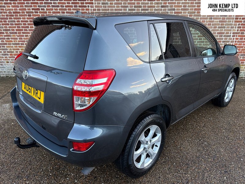 Toyota 2.2 D-4D XT-R SUV 5dr Diesel Manual 4WD Euro 5 (150 ps)