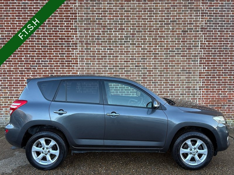 Toyota 2.2 D-4D XT-R SUV 5dr Diesel Manual 4WD Euro 5 (150 ps)