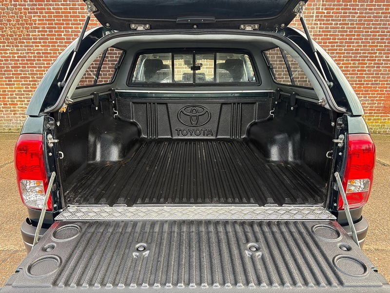 Toyota 2.4 D-4D Active Pickup Double Cab 4dr Diesel Manual 4WD Euro 6 (s/s) (150 ps)