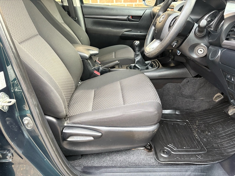 Toyota 2.4 D-4D Active Pickup Double Cab 4dr Diesel Manual 4WD Euro 6 (s/s) (150 ps)