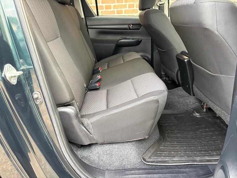 Toyota 2.4 D-4D Active Pickup Double Cab 4dr Diesel Manual 4WD Euro 6 (s/s) (150 ps)