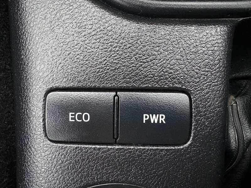 Toyota 2.4 D-4D Active Pickup Double Cab 4dr Diesel Manual 4WD Euro 6 (s/s) (150 ps)