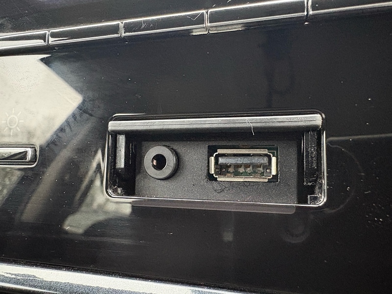 Toyota 2.4 D-4D Active Pickup Double Cab 4dr Diesel Manual 4WD Euro 6 (s/s) (150 ps)