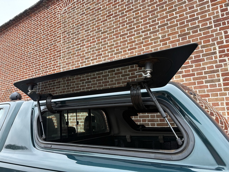 Toyota 2.4 D-4D Active Pickup Double Cab 4dr Diesel Manual 4WD Euro 6 (s/s) (150 ps)