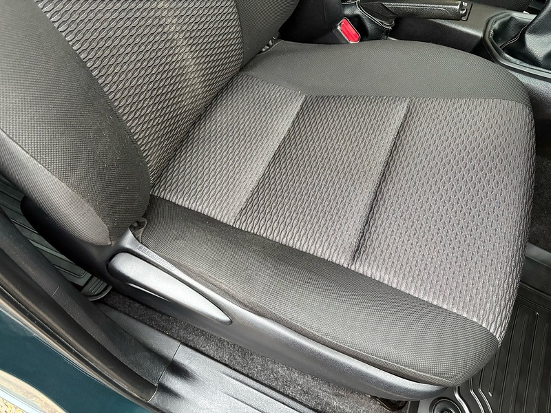 Toyota 2.4 D-4D Active Pickup Double Cab 4dr Diesel Manual 4WD Euro 6 (s/s) (150 ps)