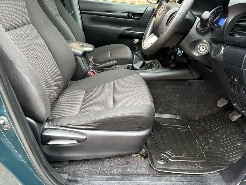 Toyota 2.4 D-4D Active Pickup Double Cab 4dr Diesel Manual 4WD Euro 6 (s/s) (150 ps)