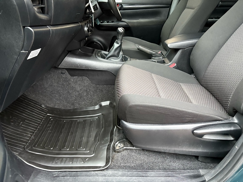 Toyota 2.4 D-4D Active Pickup Double Cab 4dr Diesel Manual 4WD Euro 6 (s/s) (150 ps)