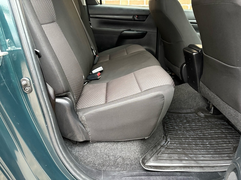 Toyota 2.4 D-4D Active Pickup Double Cab 4dr Diesel Manual 4WD Euro 6 (s/s) (150 ps)