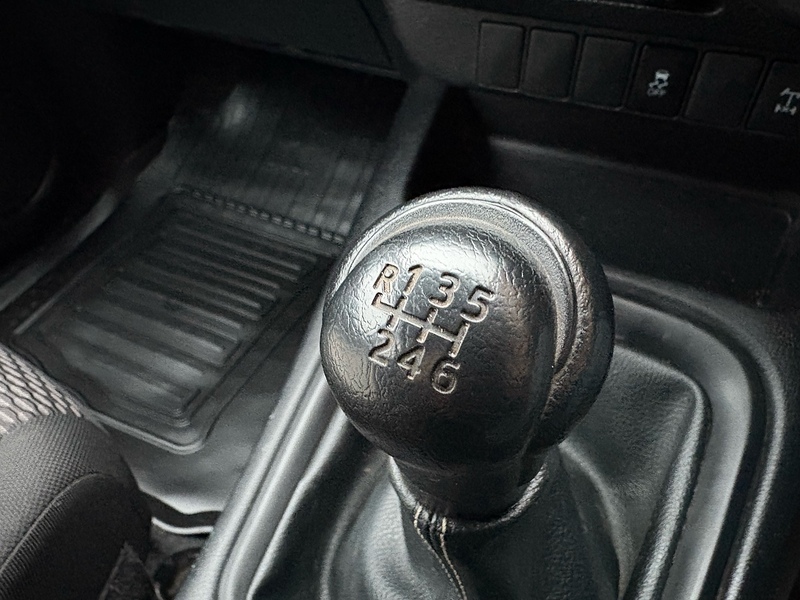 Toyota 2.4 D-4D Active Pickup Double Cab 4dr Diesel Manual 4WD Euro 6 (s/s) (150 ps)