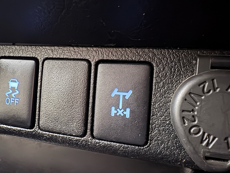 Toyota 2.4 D-4D Active Pickup Double Cab 4dr Diesel Manual 4WD Euro 6 (s/s) (150 ps)