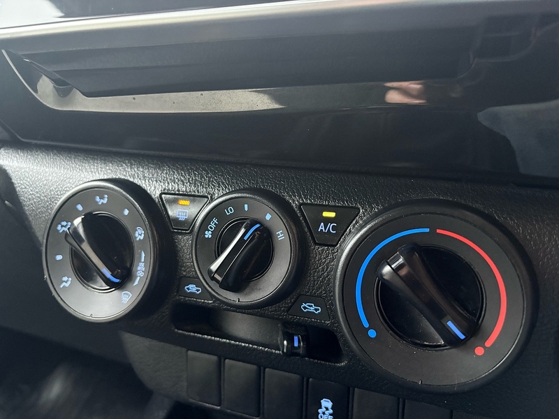 Toyota 2.4 D-4D Active Pickup Double Cab 4dr Diesel Manual 4WD Euro 6 (s/s) (150 ps)