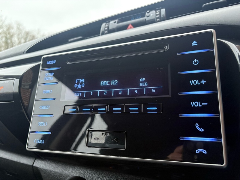 Toyota 2.4 D-4D Active Pickup Double Cab 4dr Diesel Manual 4WD Euro 6 (s/s) (150 ps)