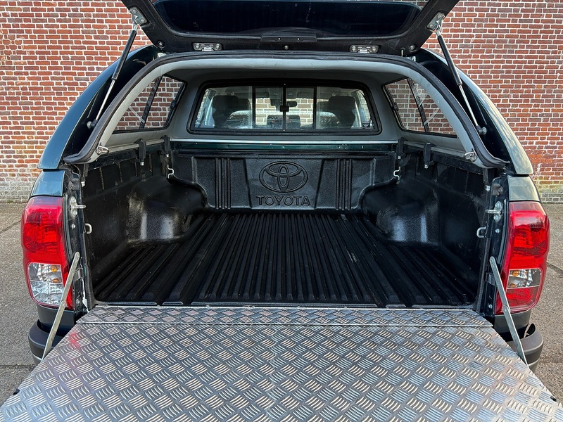 Toyota 2.4 D-4D Active Pickup Double Cab 4dr Diesel Manual 4WD Euro 6 (s/s) (150 ps)