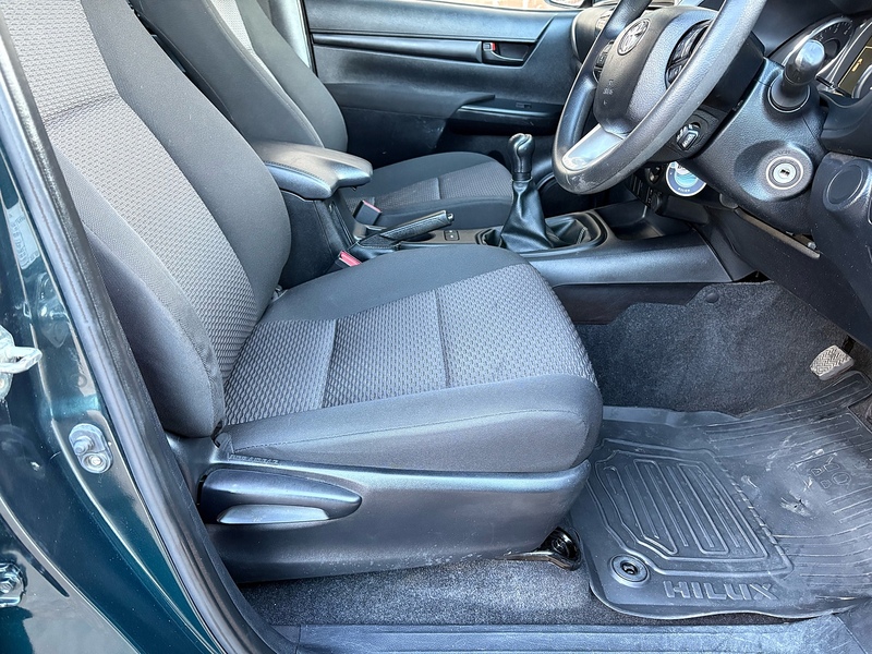 Toyota 2.4 D-4D Active Pickup Double Cab 4dr Diesel Manual 4WD Euro 6 (s/s) (150 ps)