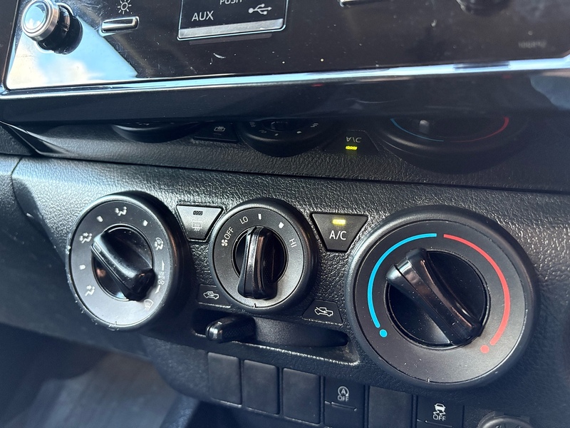 Toyota 2.4 D-4D Active Pickup Double Cab 4dr Diesel Manual 4WD Euro 6 (s/s) (150 ps)