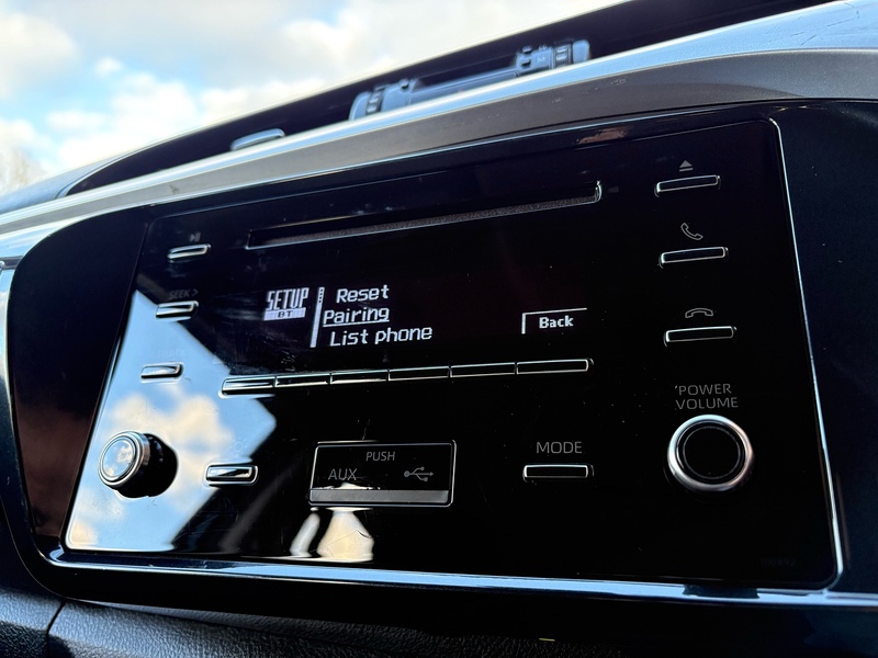 Toyota 2.4 D-4D Active Pickup Double Cab 4dr Diesel Manual 4WD Euro 6 (s/s) (150 ps)