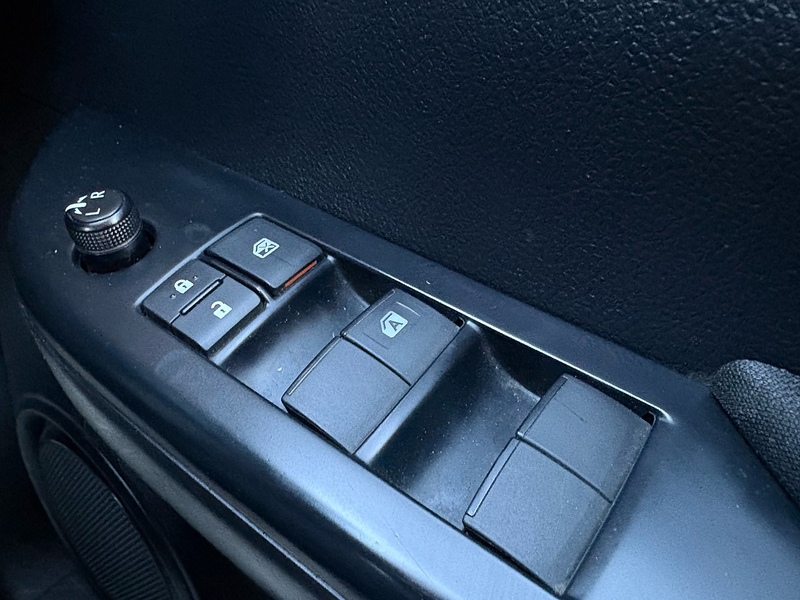 Toyota 2.4 D-4D Active Pickup Double Cab 4dr Diesel Manual 4WD Euro 6 (s/s) (150 ps)