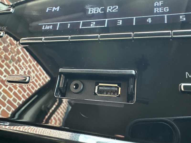 Toyota 2.4 D-4D Active Pickup Double Cab 4dr Diesel Manual 4WD Euro 6 (s/s) (150 ps)