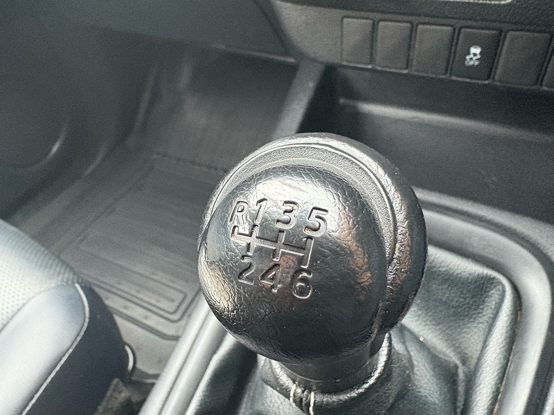 Toyota Hilux Active Extra Cab Pickup 2.4 Manual Diesel