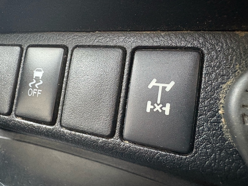 Toyota Hilux Active Extra Cab Pickup 2.4 Manual Diesel