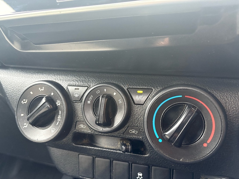 Toyota Hilux Active Extra Cab Pickup 2.4 Manual Diesel